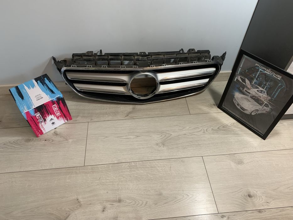 Atrapa do Mercedesa-Benz e220 w 213