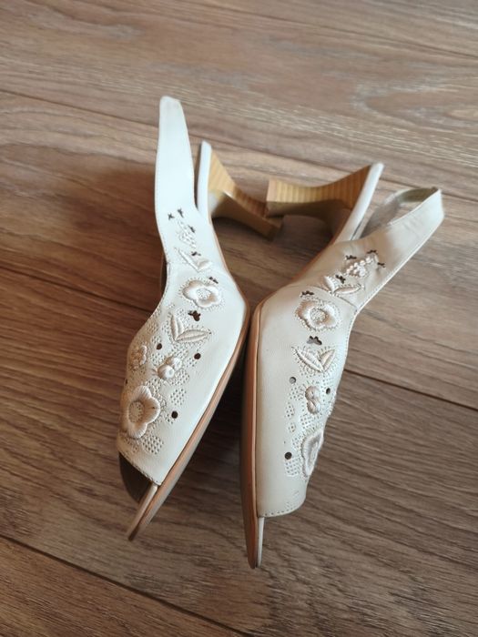 Босоніжки жіночі