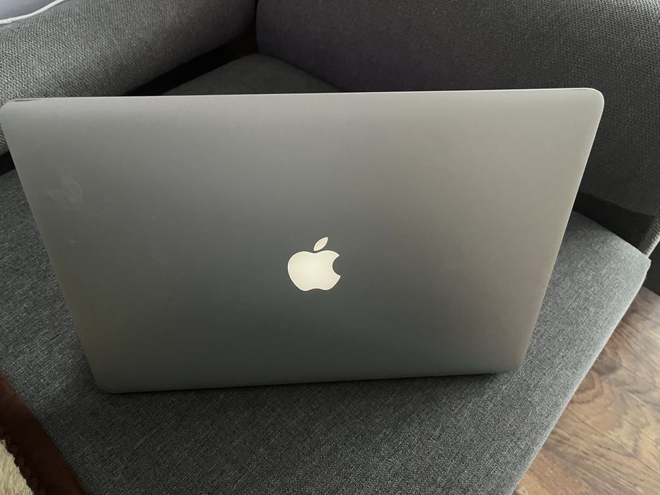 Macbook pro mid 2021 15,4 cali A1398
