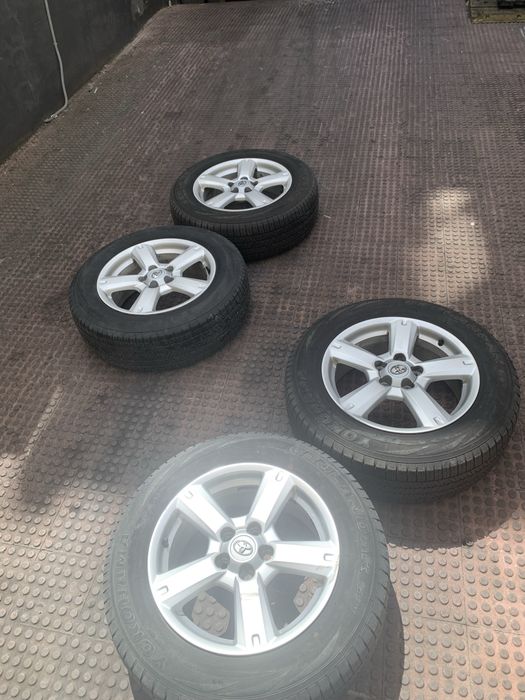 Pneus Com jantes Toyota