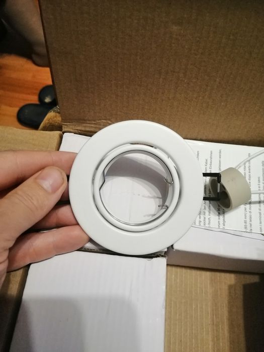 10 reflektorów do zabudowy GU10 rama montażowa wychylna biała,  nowe