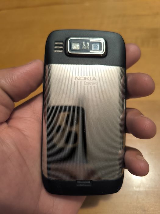 Nokia E72 igiełka stan bardzo dobry + oryginalne etui Nokia