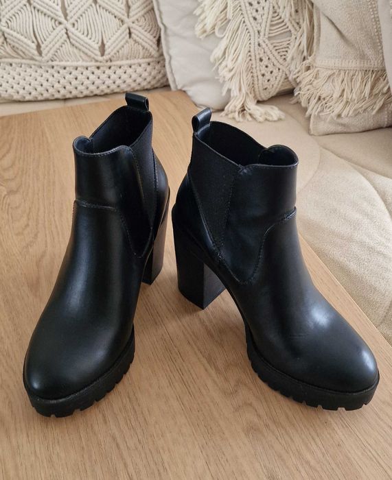 Bota Preta Tamanho 38