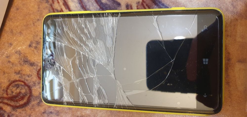 Nokia lumia 725       uszkodzona działa