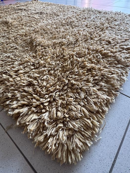 Carpete tom mel, felpuda, usada 240x165cm