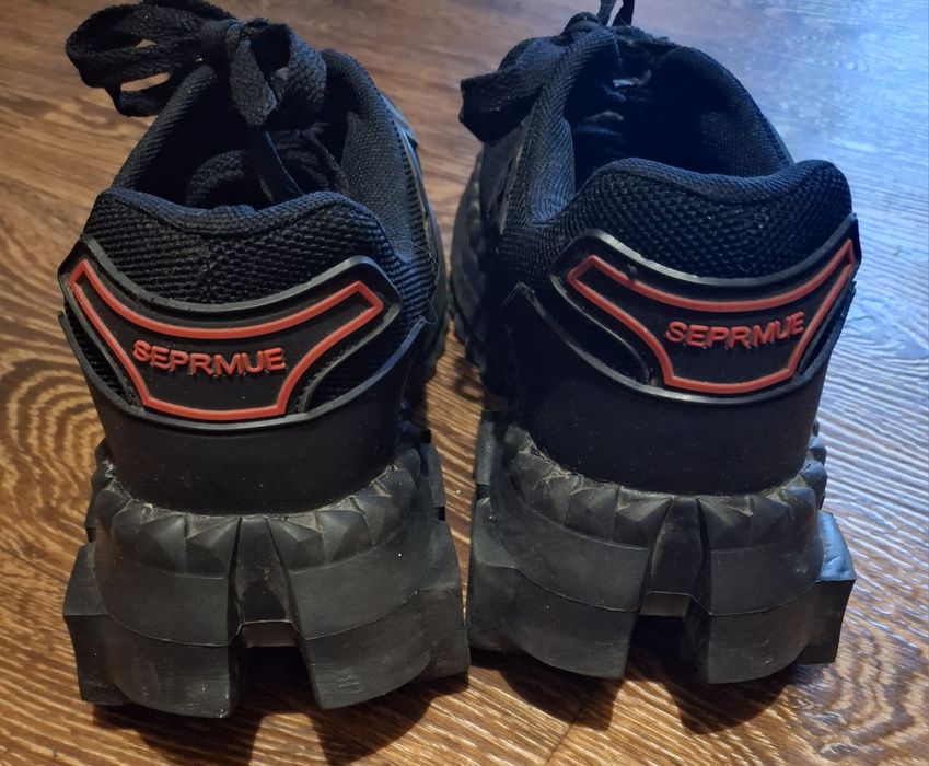 Продам женские кроссовки лето/весна/теплая осень 25,5-26 см