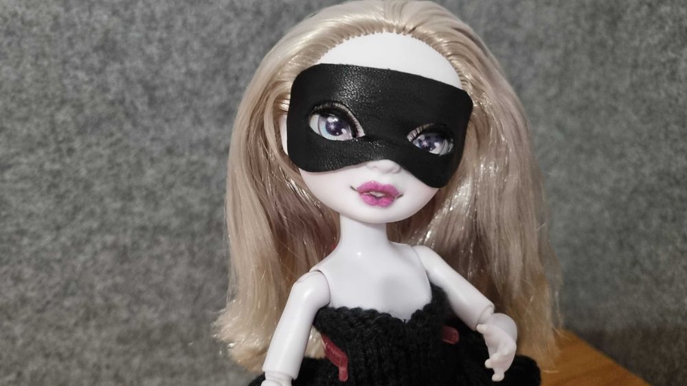 Boneca Rainbow High