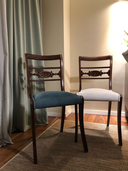 10 Cadeiras em Mogno Maciço