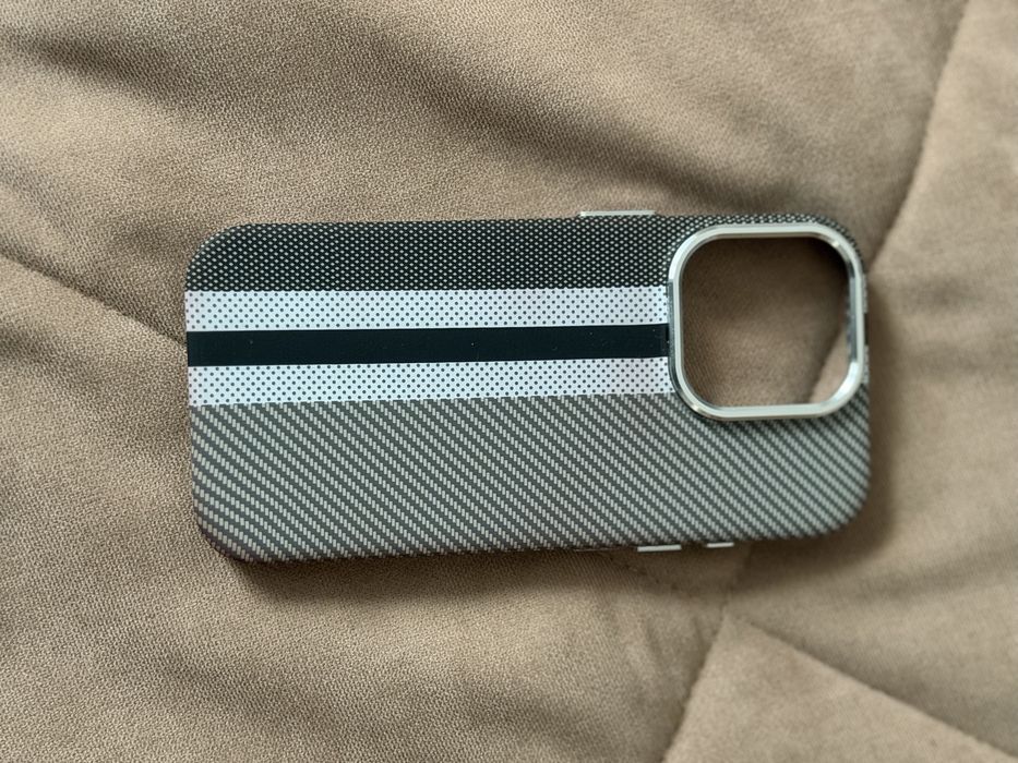Чехол для Apple Iphone 16 Pro Lines