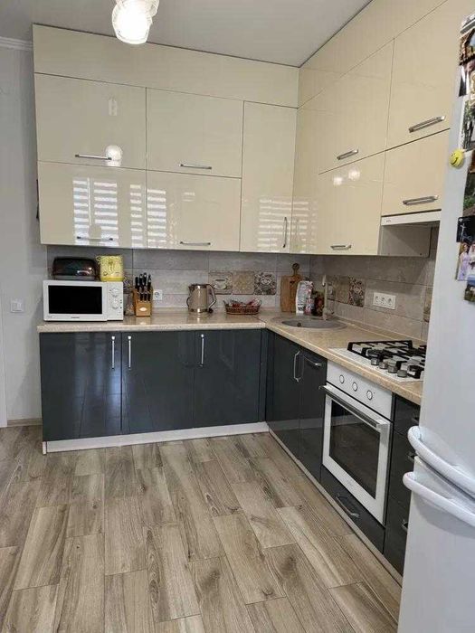 ПРОДАЖ 3к. квартири Євроремонт 90/76/14м² Винники вул.Кільцева 115000$