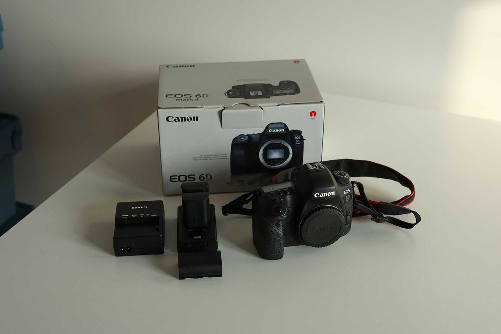 Продам Canon EOS 6D Mark II, fullframe, новий затвор, 3 акамулятора