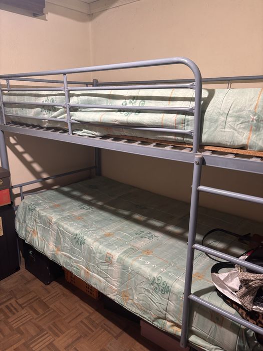 Vendo beliche com colchoes mais Movel Roupeiro