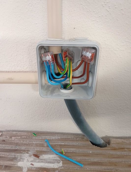 Faz Tudo em Amadora e Grande Lisboa, Canalizador, Pintor, Pisos.