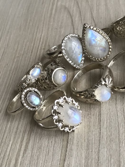 Кольцо перстень лунный камень одуляр серебро