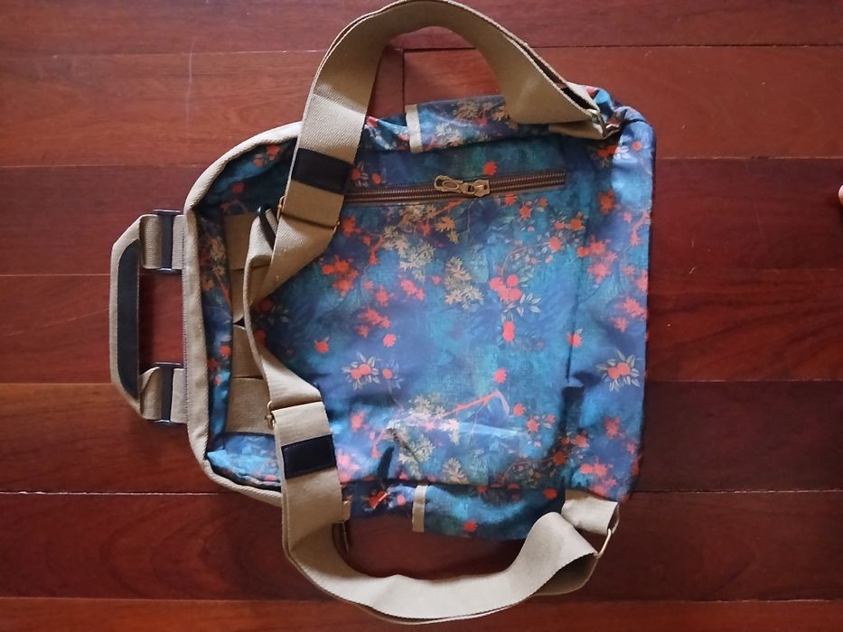 Mochila Nova  de Senhora