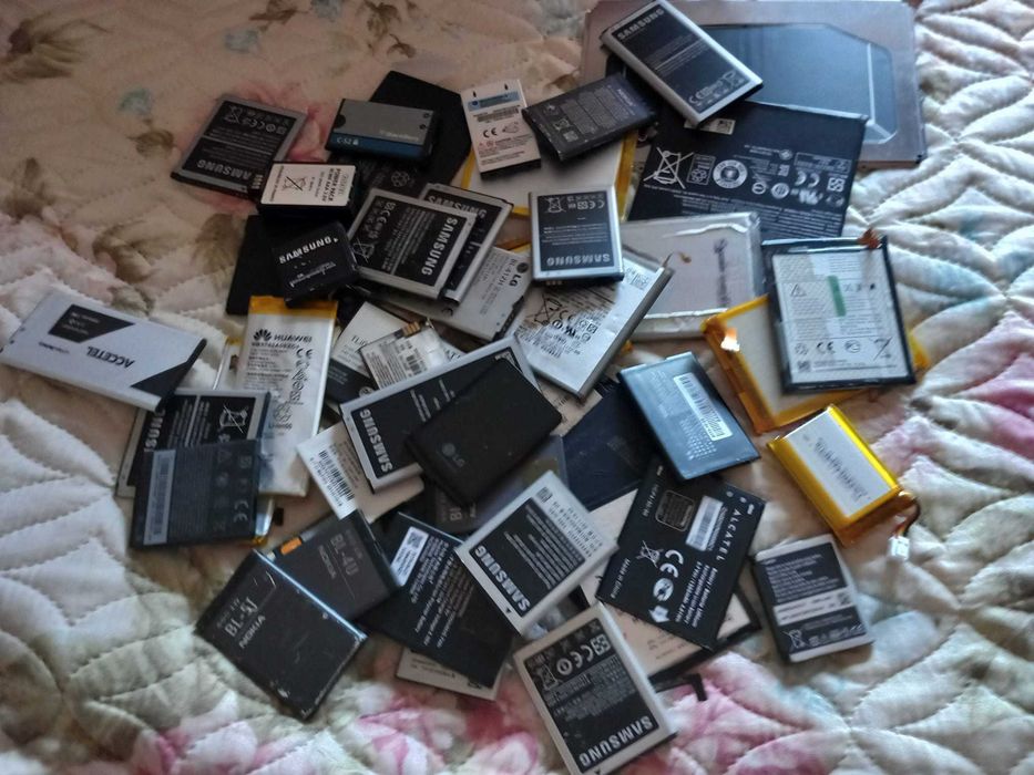 mais de 50 baterias de telemoveis