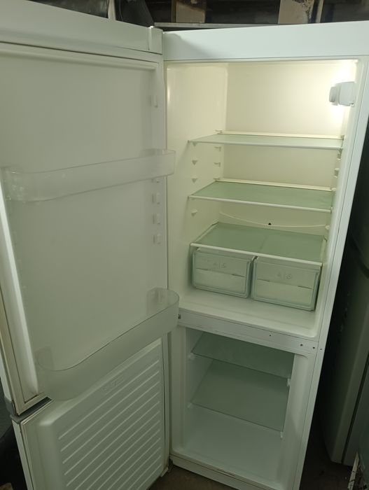Продам холодильник зануси