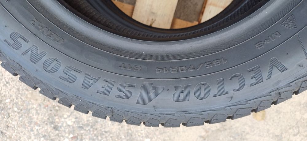 165/70R14 GOODYEAR , dwie używane opony wielosezonowe.