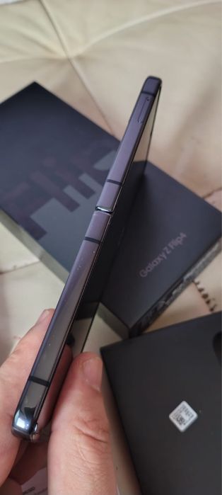 Samsung Z flip 4 black z wadą ogolny stan idealny brak pekniec