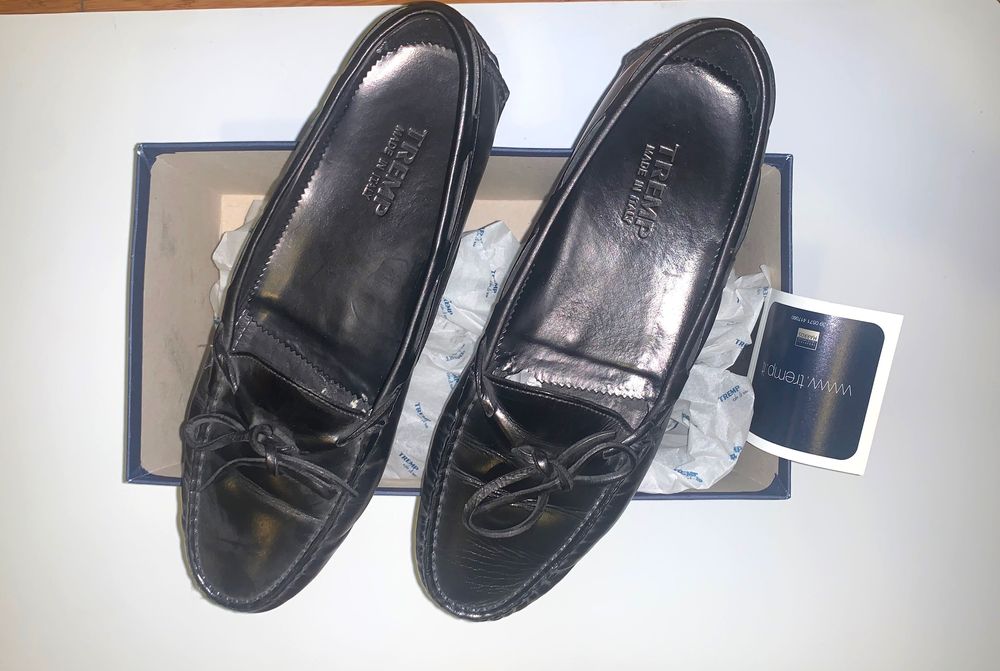 Sapatos Mocassins, de senhora, cor preto.