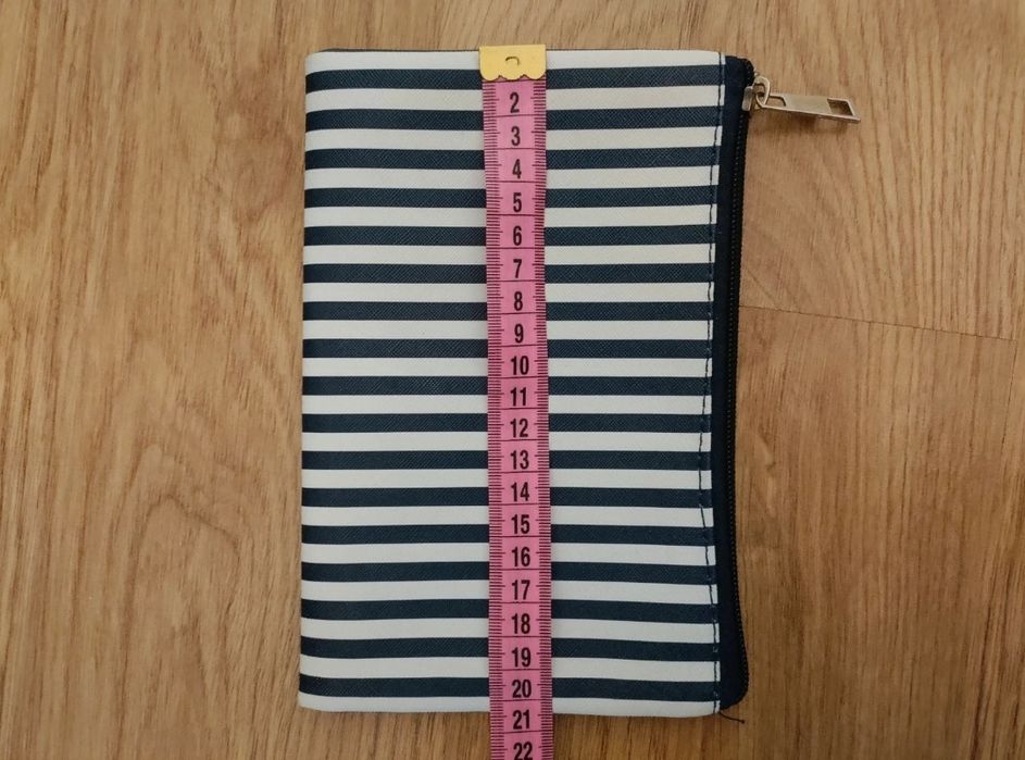Kosmetyczka w paski