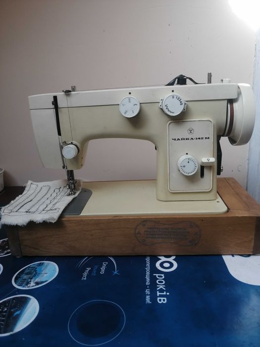 Швейная машинка Чайка 142