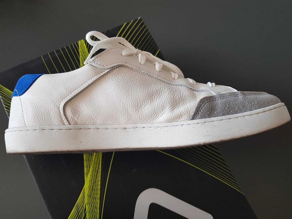 Sapatilhas Ambitious tamanho 42