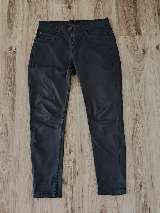 Spodnie jeansy r 31.