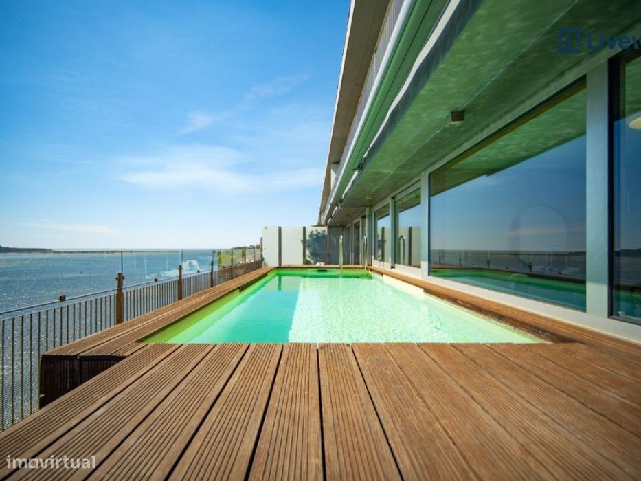 Duplex T6 com Piscina Privativa e Vista Panorâmica sobre o Rio Douro