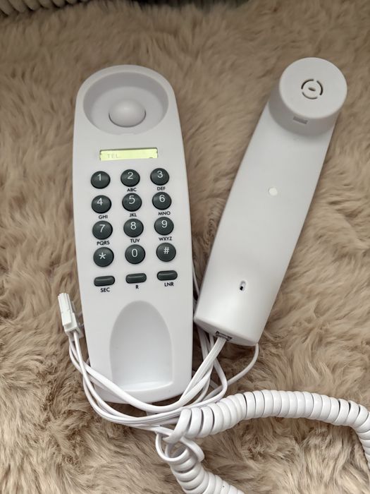 biały, przewodowy telefon stacjonarny Simple Value