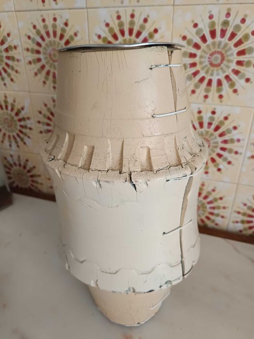 Jarra em pneu da loja área