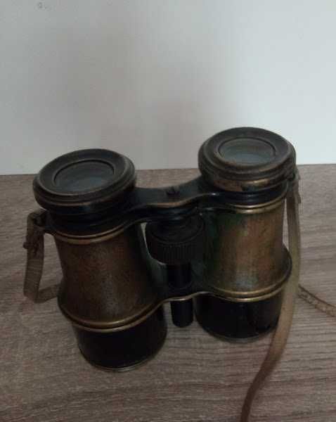 Старый бинокль. винтажный.