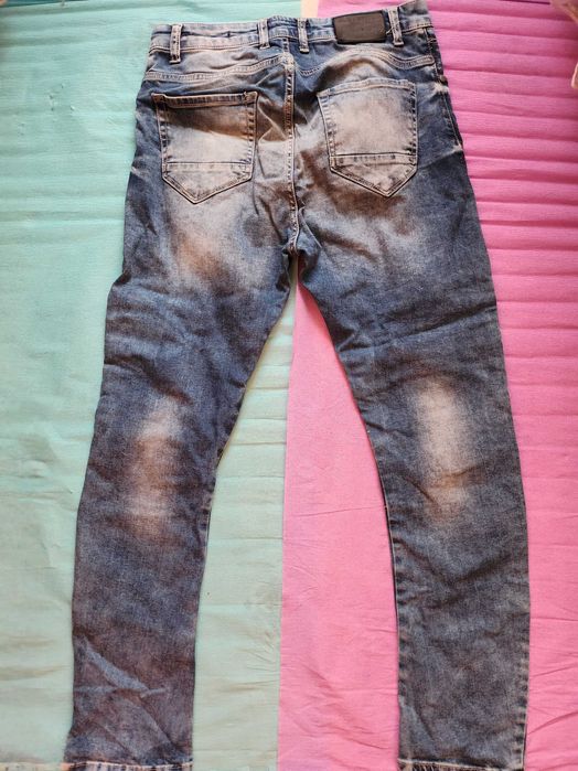 Рвані джинси скінні у рок стилі гранж панк