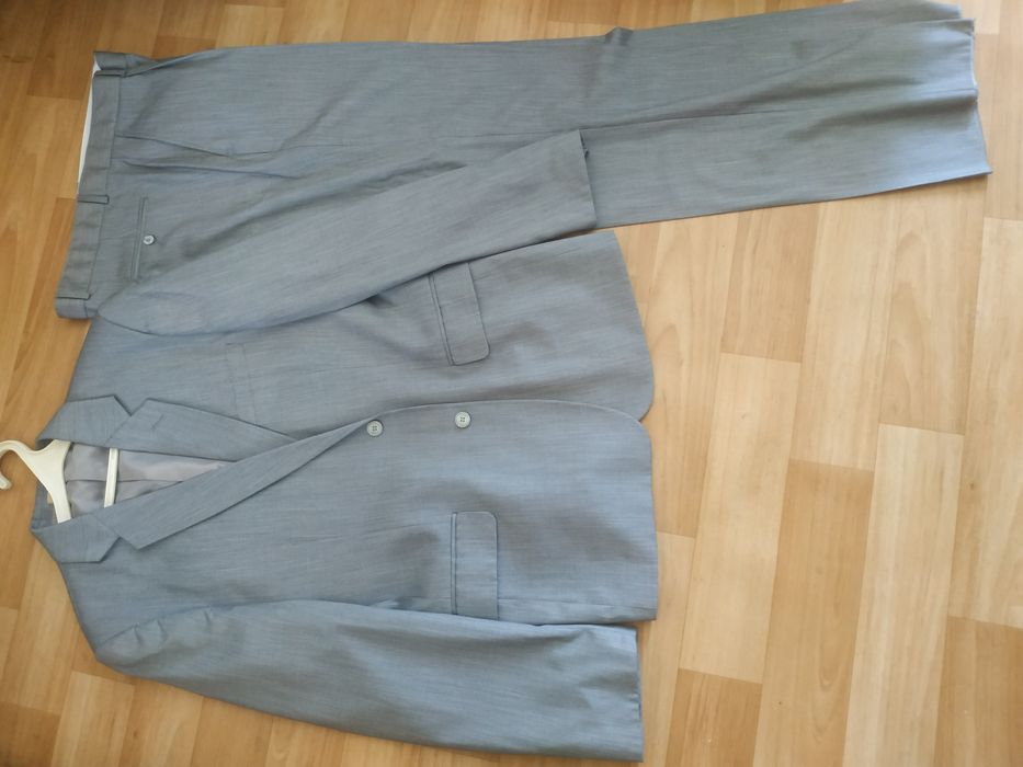 Продам новый костюм мужской на высокий рост 56 размер