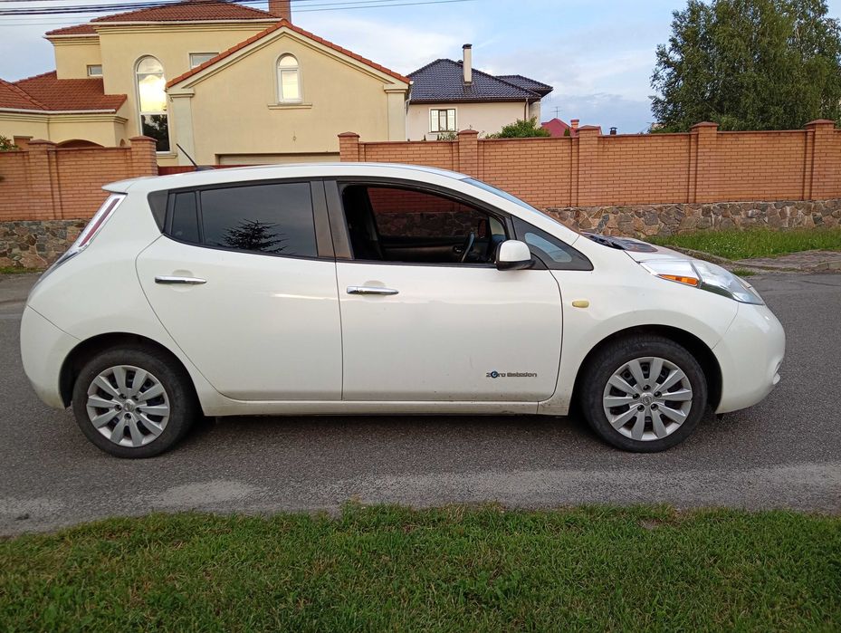 Nissan Leaf 24kw 2015г