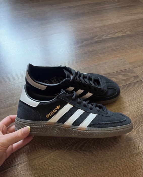 Adidas spezial.