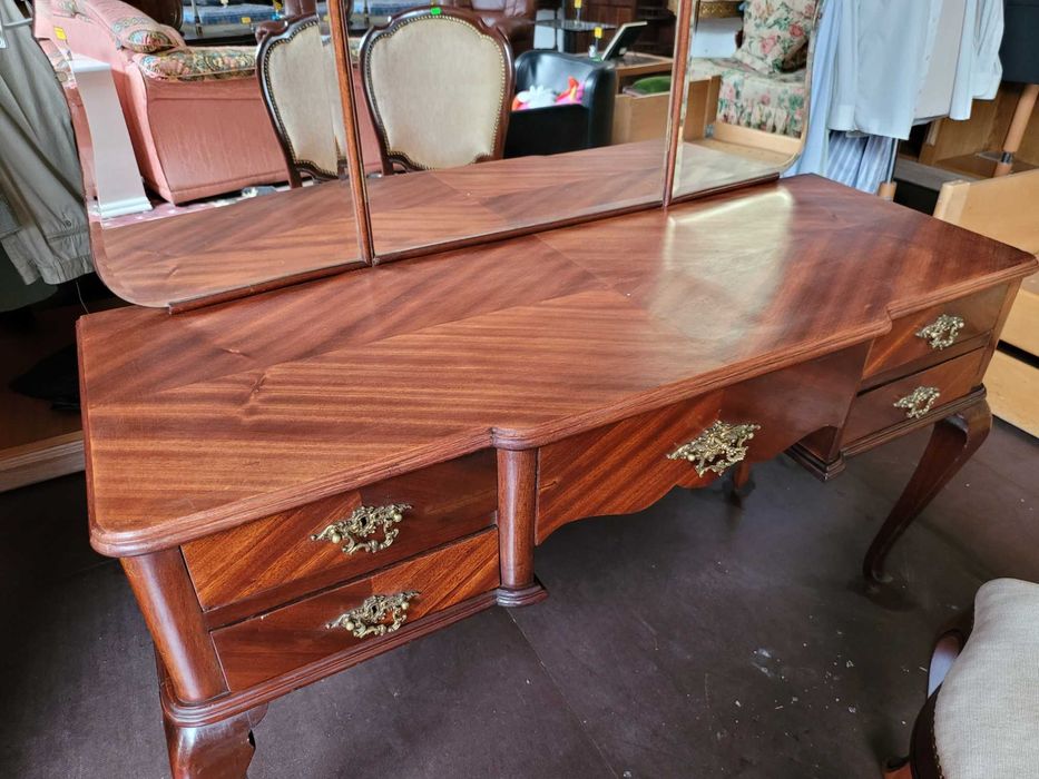 Toucador antigo estilo Queen Anne em óptimo estado