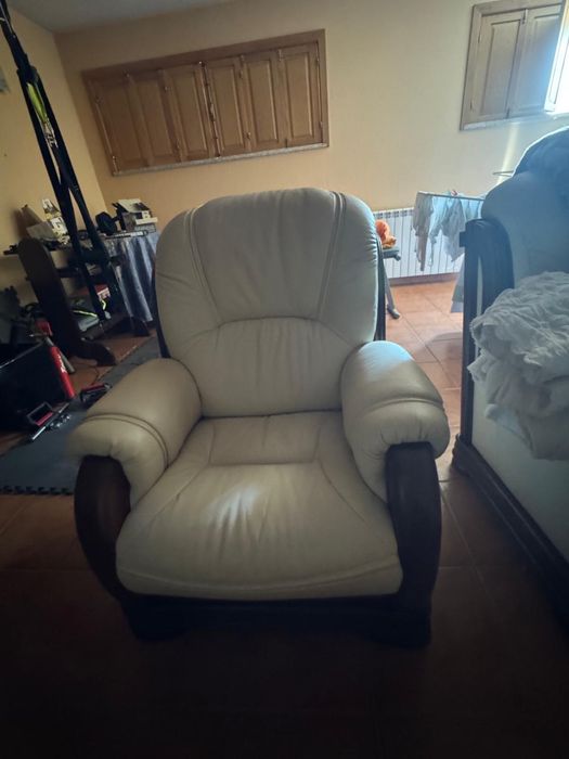 Conjunto de sofas em pele como novo