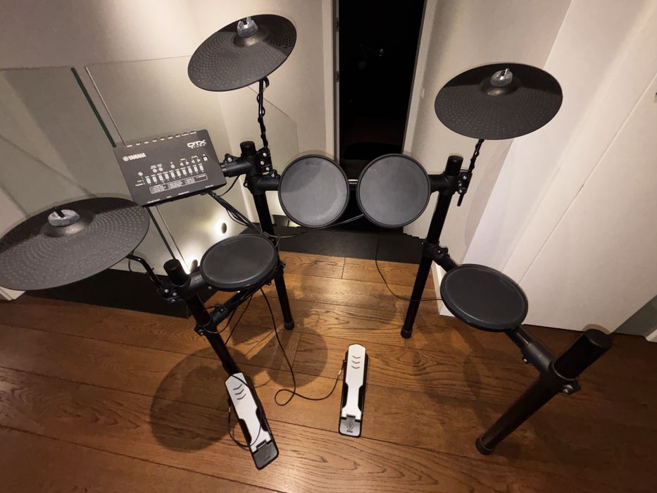 Perkusja Yamaha DTX402K