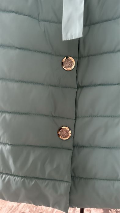 Продам  женскую куртку 48р.