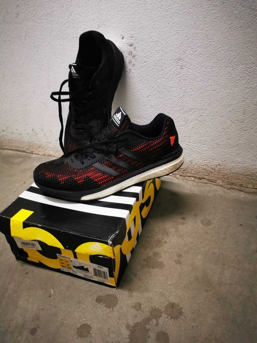 Ténis - Sapatilhas ADIDAS 44 Vengeful Running Court Homem