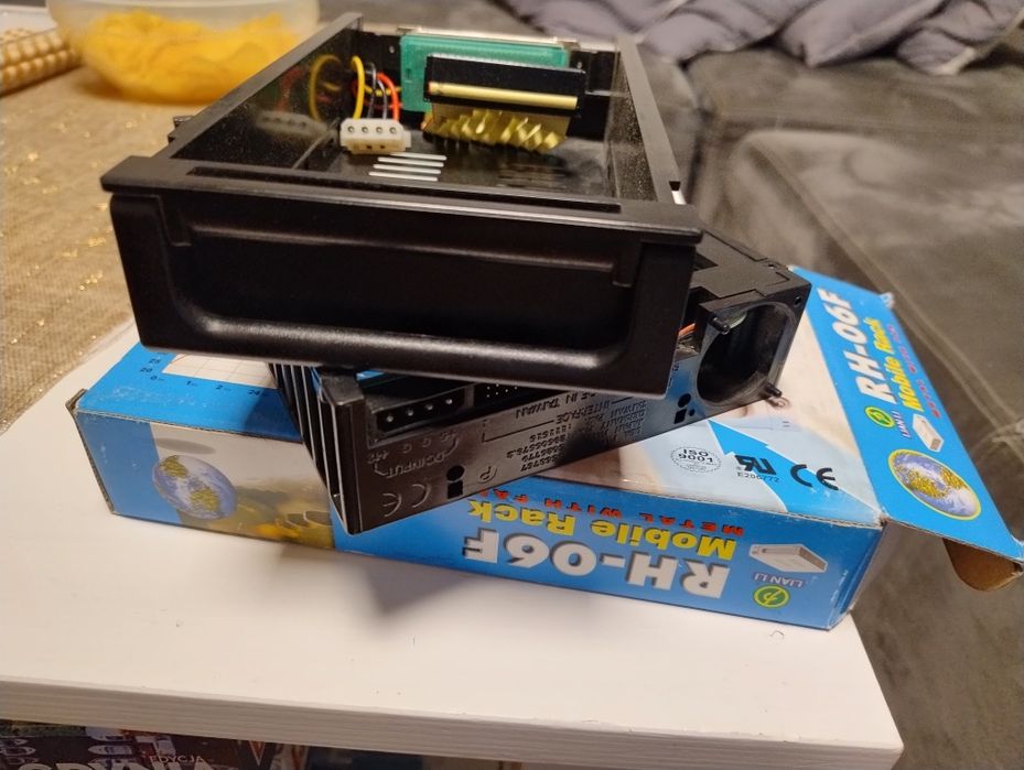 Kieszeń na dysk twardy HDD IDE nieużywana