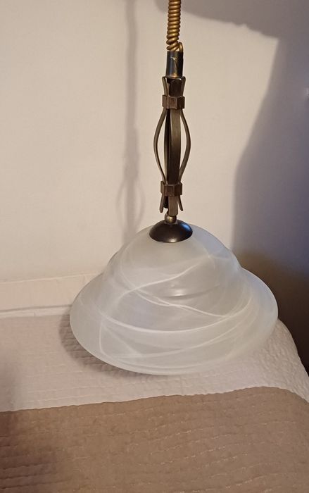 Lampa wisząca mleczny klosz