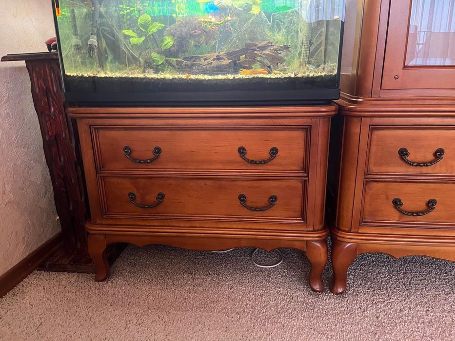 Piękne drewniane stylizowane meble