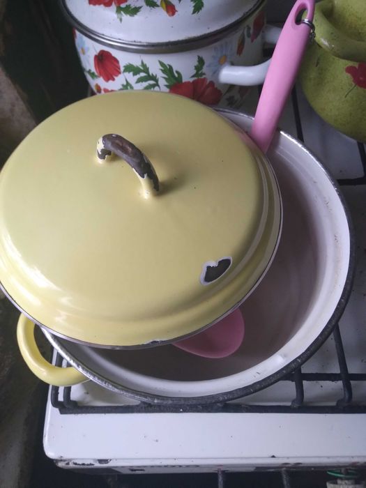 Комплект. Эмалированная кастрюля и Силиконовый половник, черпак.
