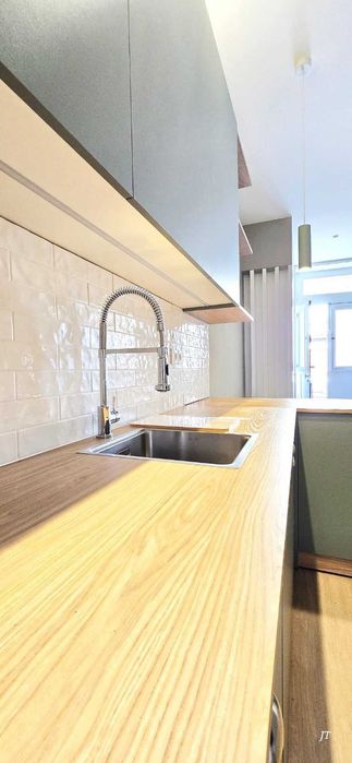Moradia T2 Renovada + Amplo Salão c/ Luz Natural