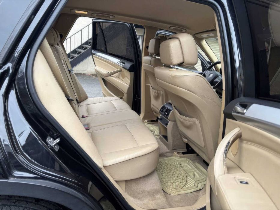 BMW X5 xDrive35i      2012