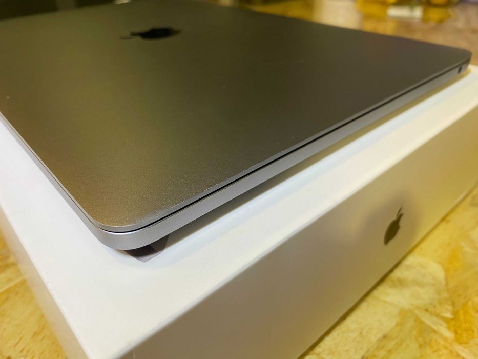 MacBook Pro 13, M1 Chip, 2 TB SSD, 16 GB RAM, WARRANTY64284596236289123