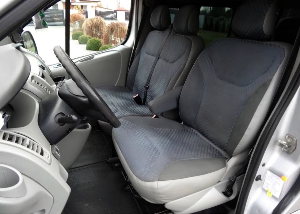 Renault Trafic 2.0 d 2008 року.