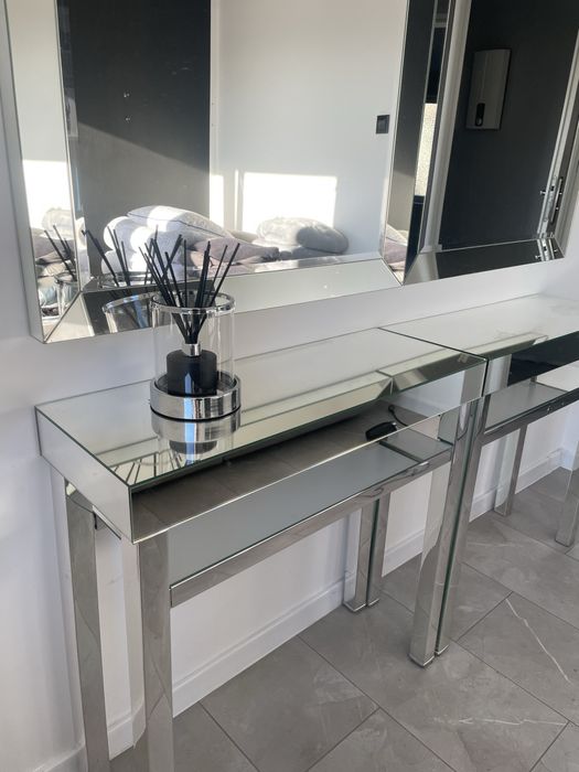 Lustro z konsolą toaletka